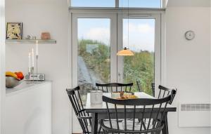 Fotografie z fotogalerie ubytování Gorgeous Home In Bindslev With Kitchen v destinaci Bindslev