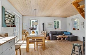 Posezení v ubytování Amazing Home In Skagen With Wifi