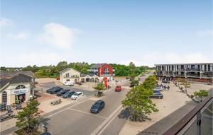 een luchtzicht op een straat in een klein stadje bij Amazing Apartment In Rm With Kitchen in Rømø Kirkeby