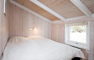 Postel nebo postele na pokoji v ubytování Stunning Home In Hjørring With Sauna