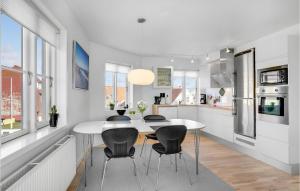 Dapur atau dapur kecil di Apartment Sveavej Skagen