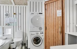 Koupelna v ubytování Holiday Home Rævevej Bindslev