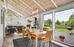 Posezení v ubytování Holiday Home Rævevej Bindslev