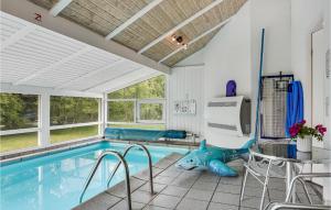 Bazén v ubytování Holiday Home Rævevej Bindslev nebo v jeho okolí