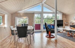 TV a/nebo společenská místnost v ubytování Holiday Home Olgavej Iv