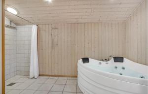 Koupelna v ubytování Holiday Home Olgavej Iv