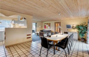 Gambar di galeri bagi 5 Bedroom Pet Friendly Home In Oksbøl di Oksbøl