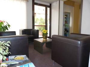 A seating area at Hotel Eden