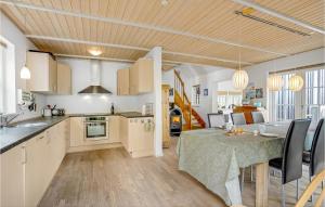 Η κουζίνα ή μικρή κουζίνα στο Holiday Home Spøttrup - 04