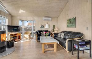 Et tv og/eller underholdning på Holiday Home Hejls 20