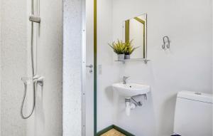 A bathroom at Cozy Home In Hanstholm With Kitchen