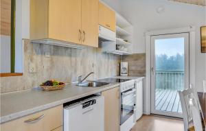 A kitchen or kitchenette at Cozy Home In Hanstholm With Kitchen
