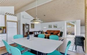 Posezení v ubytování Two-Bedroom Holiday Home In Broager