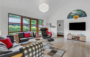 a living room with a couch and a tv at Cozy Home In Haderslev With Kitchen in Kelstrup