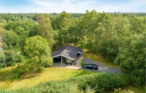 an overhead view of a house with a car parked in front at Nice Home In Give With 3 Bedrooms, Sauna And Wifi in Lindet