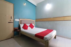 NEW HOTEL SURYA LODGE客房内的一张或多张床位