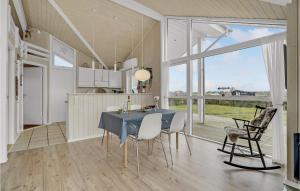 Dapur atau dapur kecil di Cozy Home In Fredericia
