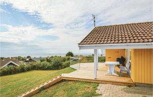 a wooden deck with a bench on a house at Gorgeous Home In Slagelse With Kitchen in Drøsselbjerg