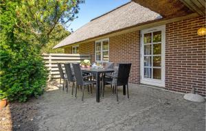 Bygningen som feriehuset ligger i + 9 billeder