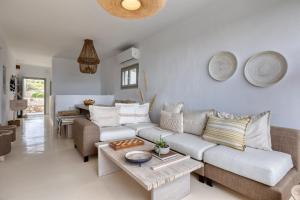 Posezení v ubytování Amalgam Homes Paros + 37 fotografií