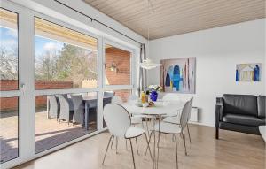 a dining room with a table and chairs at Nice Home In Rm With Wifi in Rømø Kirkeby