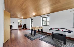 Biliár nebo kulečník v ubytování Gorgeous Home In Hanstholm With Kitchen