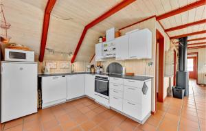 Kuchyň nebo kuchyňský kout v ubytování Holiday Home Skodbovej Hvide Sande Ix + 21 fotografií