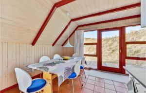 Nespecifikovaný výhled na hory nebo výhled na hory při pohledu z prázdninového domu