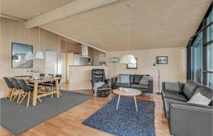 Η κουζίνα ή μικρή κουζίνα στο 3 Bedroom Awesome Home In Harboøre