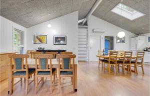 a dining room with a table and chairs at Pet Friendly Home In Gistrup With Wifi in Gistrup