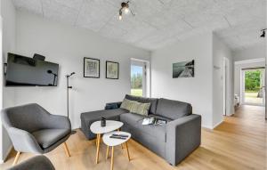 Posezení v ubytování 3 Bedroom Awesome Home In Ringkøbing