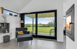 Ruang duduk di Holiday Home Flovt Havevej