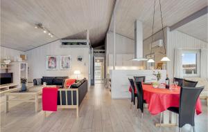 Posezení v ubytování 4 Bedroom Nice Home In Hadsund