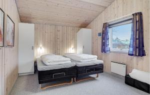 Postel nebo postele na pokoji v ubytování 4 Bedroom Nice Home In Hadsund + 20 fotografií