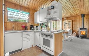 Kuchyň nebo kuchyňský kout v ubytování Holiday Home Bindslev 10 + 12 fotografií