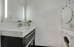 Fotografie z fotogalerie ubytování Beautiful Home In Børkop With Kitchen v destinaci Børkop