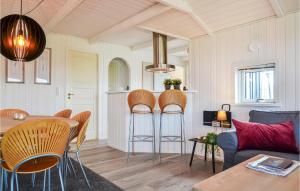 Kuchyň nebo kuchyňský kout v ubytování Holiday Home Bjerregårdsvej Vi