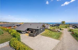 HejlsにあるStunning Home In Sjlund With House Sea Viewの私道付家屋上