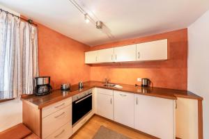 O bucătărie sau chicinetă la Florerhof Ferienwohnung Rose +17 fotografii