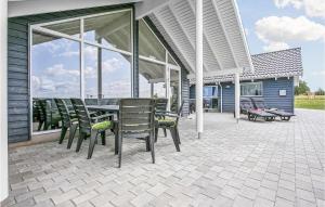 Patio nebo venkovní prostory v ubytování Pet Friendly Home In Bogense With Sauna