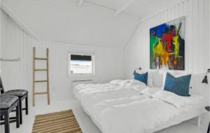 Postel nebo postele na pokoji v ubytování Holiday Home Sydslugen Blåvand Ii