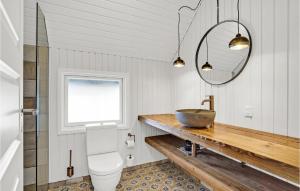 Koupelna v ubytování Holiday Home Sydslugen Blåvand Ii