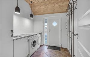 a kitchen with a washing machine and a sink at Nice Home In Skjern With 6 Bedrooms, Sauna And Private Swimming Pool in Lem