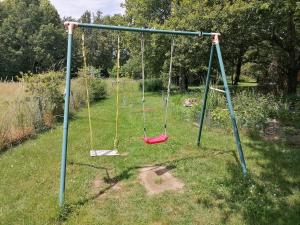 Plac zabaw dla dzieci w obiekcie Roulotte La Vert-Dîne