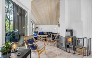 Ruang duduk di Holiday Home Blåbærstien Fjerritslev Ii
