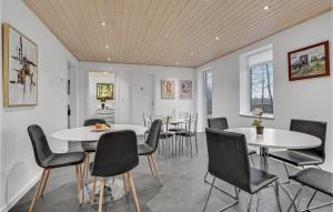 a dining room with white tables and chairs at 2 Bedroom Stunning Apartment In Billund in Billund