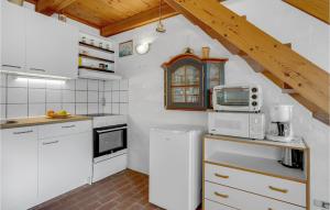Kuchyň nebo kuchyňský kout v ubytování 2 Bedroom Lovely Home In Rømø