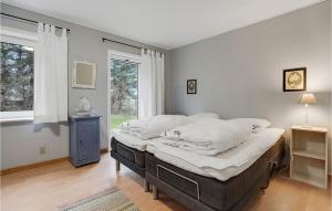 Postel nebo postele na pokoji v ubytování Amazing Home In Rømø With Kitchen + 20 fotografií