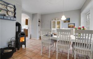 Posezení v ubytování Amazing Home In Rømø With Kitchen