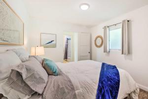 a white bedroom with a bed and a window at Quiet Carpinteria Cottage By Town and Beaches in Carpinteria